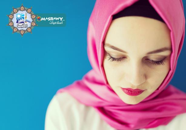 هل يجوز أن أخلع الحجاب أمام أزواج أخواتي؟