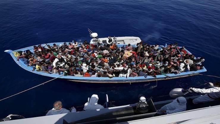 إنقاذ أربعة آلاف مهاجر بسواحل إيطاليا