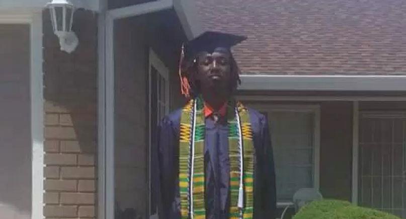 طرد طالب أسود من حفل تخرجه لارتدائه وشاحا إفريقيا