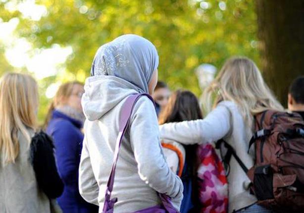 استطلاع: 51% من الألمان مع حظر الحجاب في المدارس