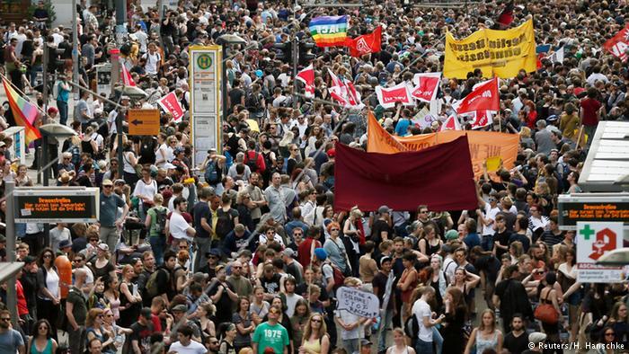 ارشيفية-آلاف المتظاهرين في وسط العاصمة الألمانية ب