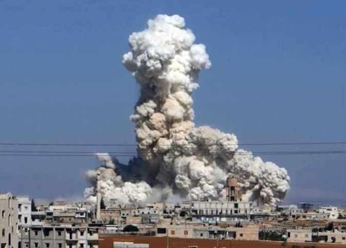 مقتل 12 شخصا في قصف جوي على إدلب