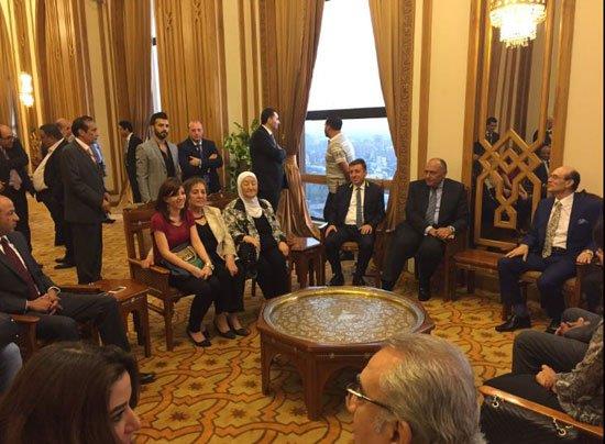 وزير الخارجية يستقبل الأسرة السورية التي لم شملها 
