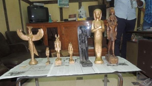 ضبط 11 تمثالًا يُشتبه في أثريتهم ارشيفية