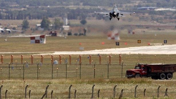 طائرات حربية تركية تقصف أهدافًا لحزب العمال الكردس
