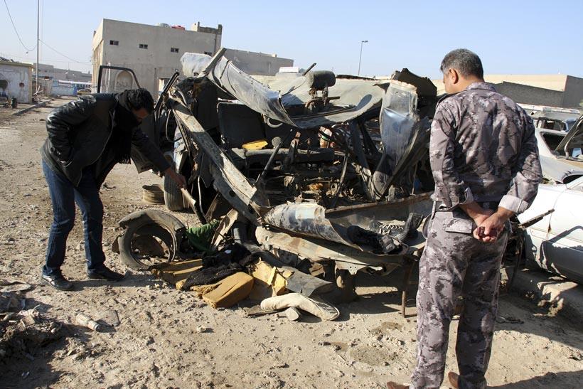 ارشيفية-مقتل وإصابة 18 عراقيًا من المصلين في تفجير