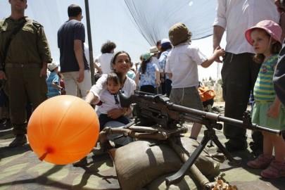 إسرائيل تعلم أطفالها كراهية الفلسطينيين وقتلهم
