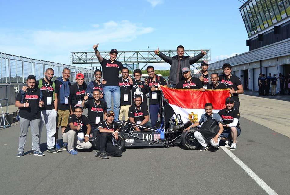 فريق طلابي بهندسة القاهرة يشارك في سباق سيارات فور