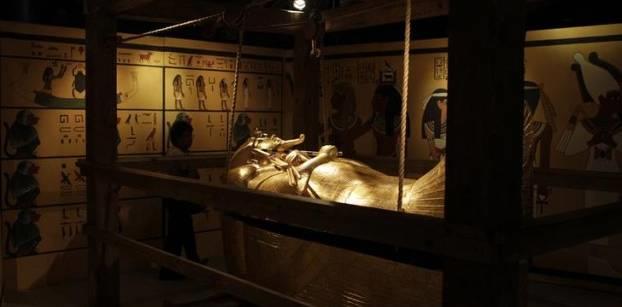 تكليف المركز المصري الفرنسي بترميم تمثال توت عنخ آ