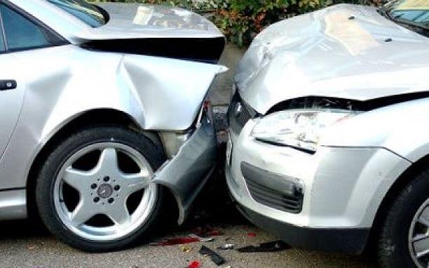 حادث تصادم سيارتين ملاكي