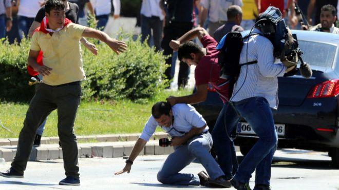 اعتقال الصحفيين بتركيا