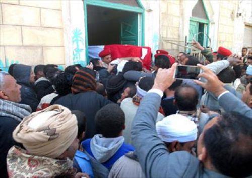 تشييع جثمان مجند استشهد بسيناء في مسقط رأسه بسوهاج