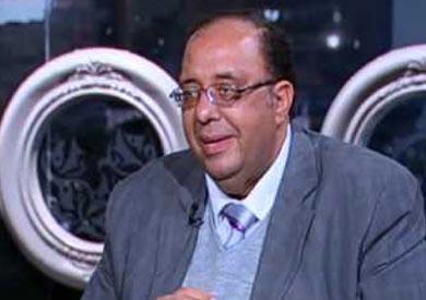 الدكتور مصطفى النشرتي، أستاذ الاقتصاد