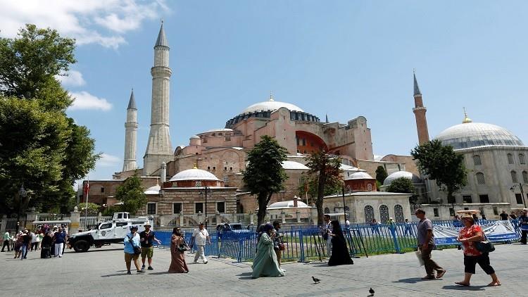 إيرادات السياحة التركية تتراجع إلى أدنى مستوياتها