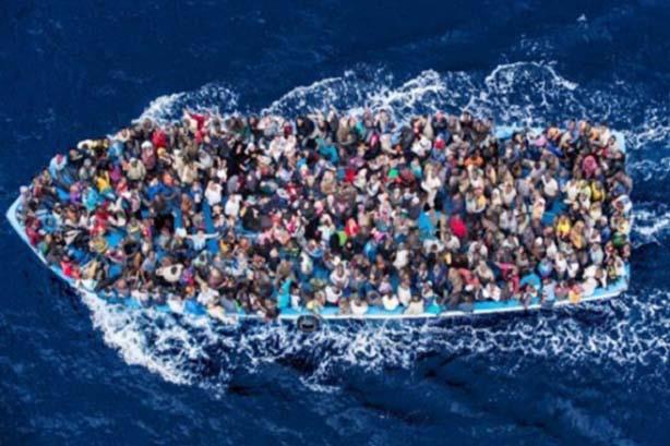 إيطاليا تُنقذ 4500 مهاجر 