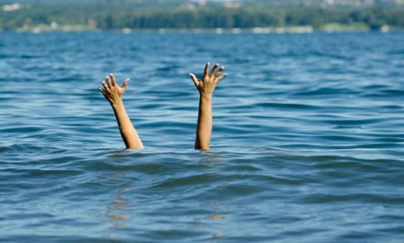 شاب يضحي بحياته من أجل إنقاذ والدته من الغرق
