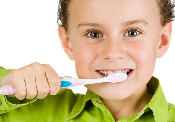 متى يجب على الأطفال أن ينظفوا أسنانهم؟
