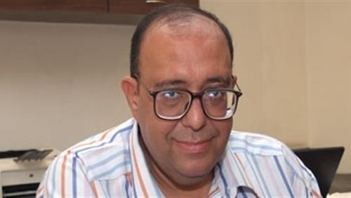 مصطفى النشرتي أستاذ الاقتصاد