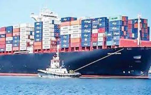 ميناء دمياط يستقبل 4 سفن عملاقة