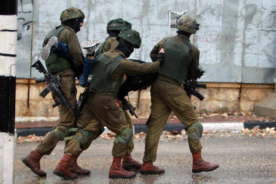 القوات الاسرائيلية تعتقل 15 مواطناً
