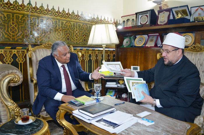 وزير الأوقاف يستقبل سفير مصر بالمغرب