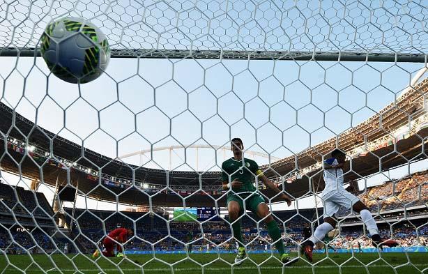 الجزائر تسقط أمام هندوراس في مباراة مثيرة بالأولمب