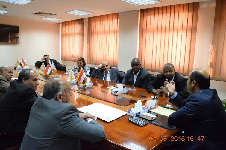 خلال اجتماع وزير التموين مع الشركة السودانية