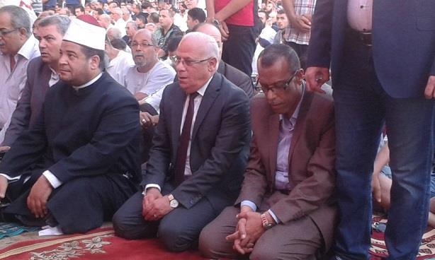 محافظ بورسعيد يشارك أهالي بورفؤاد صلاة عيد الأضحي