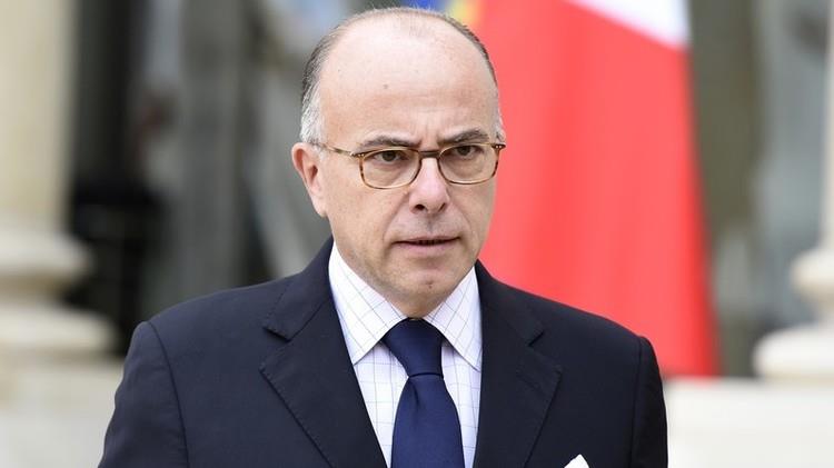وزيرا داخلية فرنسا برنار كازنوف