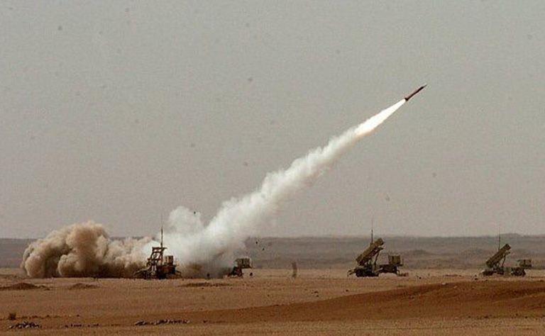 اعتراض 3 صواريخ باليستية حوثية في سماء نجران