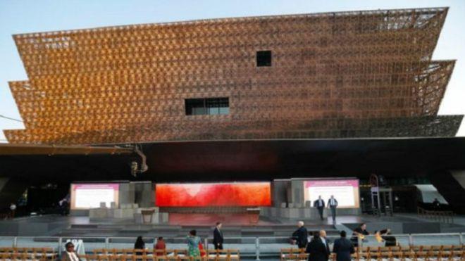 صمم المتحف الوطني الذي يوثق ثقافة السود المهندس ال