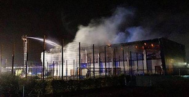 مجهولون يضرمون النار في نزل لاجئين بألمانيا