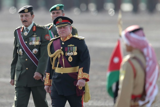 الملك الاردني عبد الله الثاني يستعرض وحدات عسكرية 