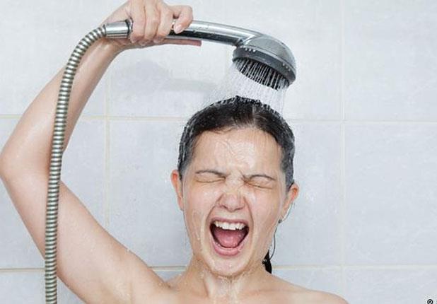 التقليل من الاستحمام.. أحدث صيحات عالم الجمال