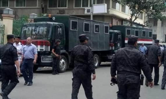 قوات الأمن تغلق الطرق المؤدية لنقابة الصحفيين