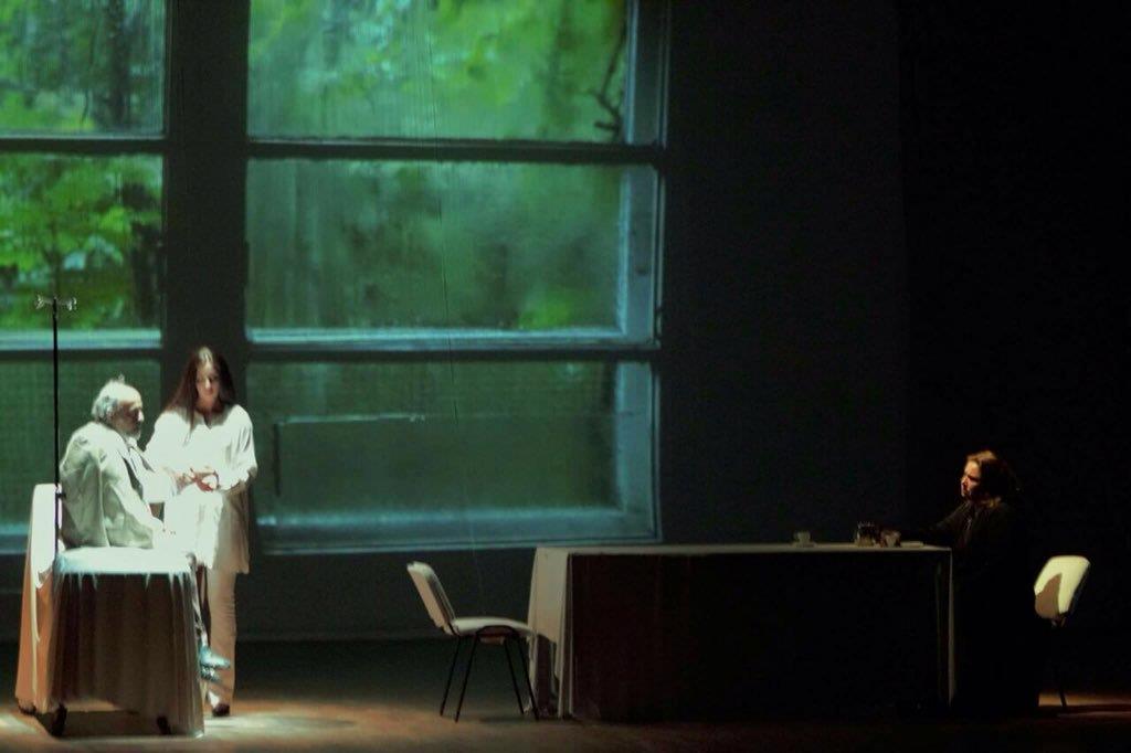 مهرجان المسرح العربي بالجزائر يثر أزمة بمسرحية تجس