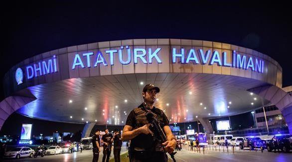 اعتقال شخصين بمطار بتركيا يشتبه في صلتهم بهجوم إسط