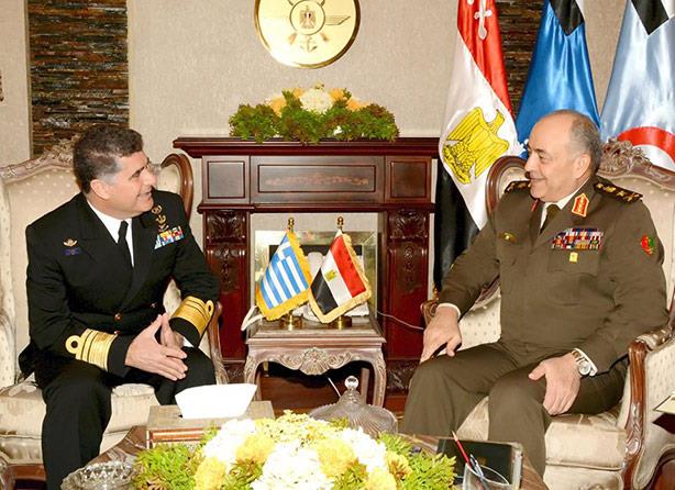 رئيس أركان الجيش يلتقى قائد القوات البحرية اليونان