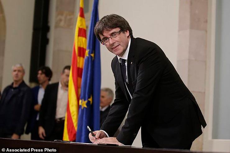 رئيس حكومة إقليم كتالونيا كارليس بيجديمونت