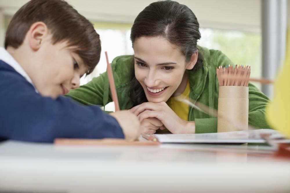 5 نصائح لتجنب معاناة الأم مع الواجبات المدرسية 