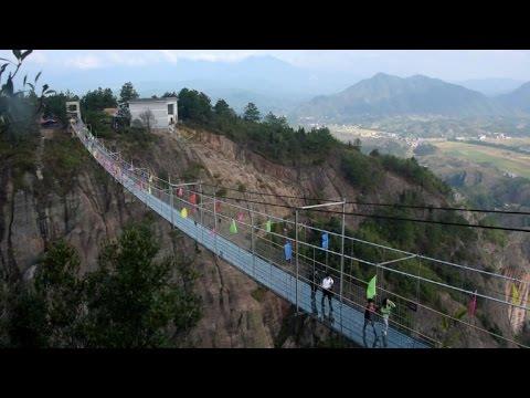الجسر الزجاجي في  الصين