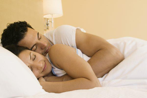 تعرف على فوائد ممارسة العلاقة الحميمة قبل النوم