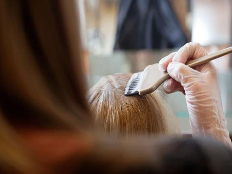  دراسة بريطانية: صبغة الشعر تزيد احتمالية الإصابة 