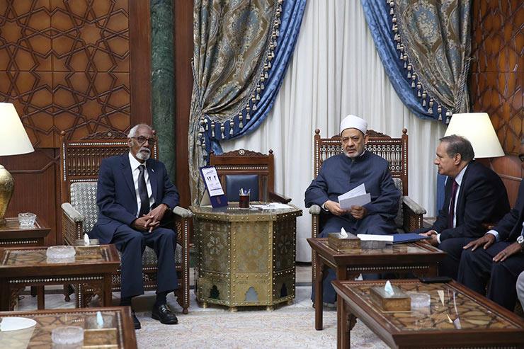 الطيب يلتقي رئيس البرلمان الصومالي