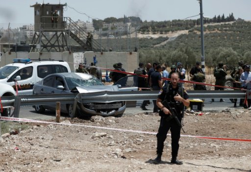 قوات الأمن الإسرائيلية تحرس الموقع الذي حاول فيه ف