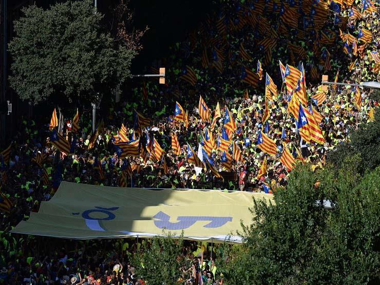 احتشاد مئات الآلاف فى برشلونة دعما لاستقلال كتالون