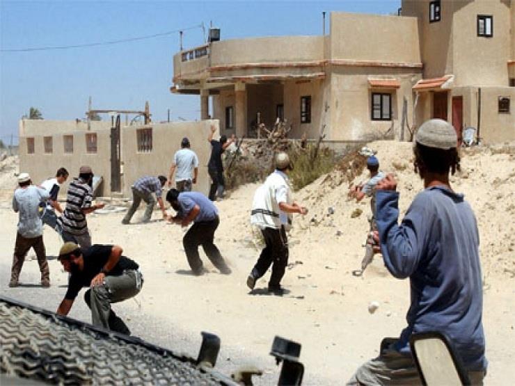 مستوطنون يهاجمون منازل الفلسطينيين بأحياء  الخليل 