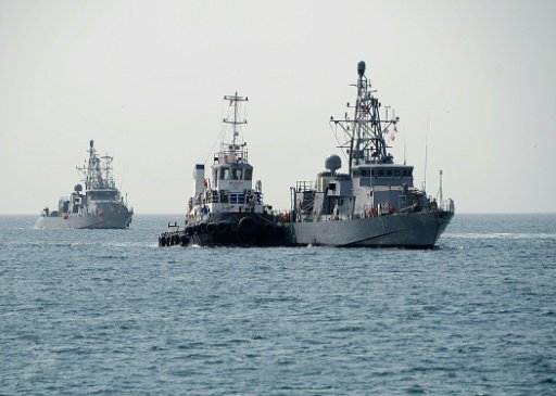 السفينتان الحربيتان الاميركيتان ثاندبولت (يسار) وس