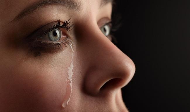 لماذا نشعر بالصداع بعد البكاء؟ وكيفية علاجه بطرق ط