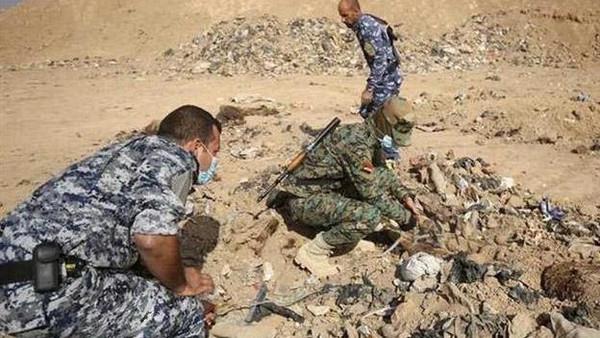 القوات العراقية تعثر على مقبرة جماعية تضم 50 جثة ب